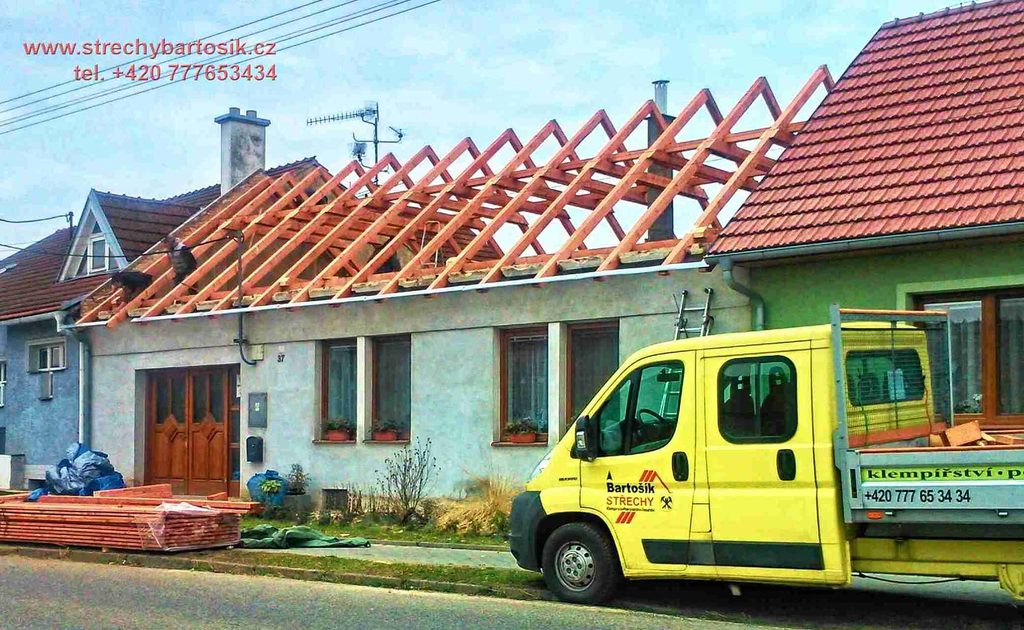 Tesařské práce foto strecha krov1